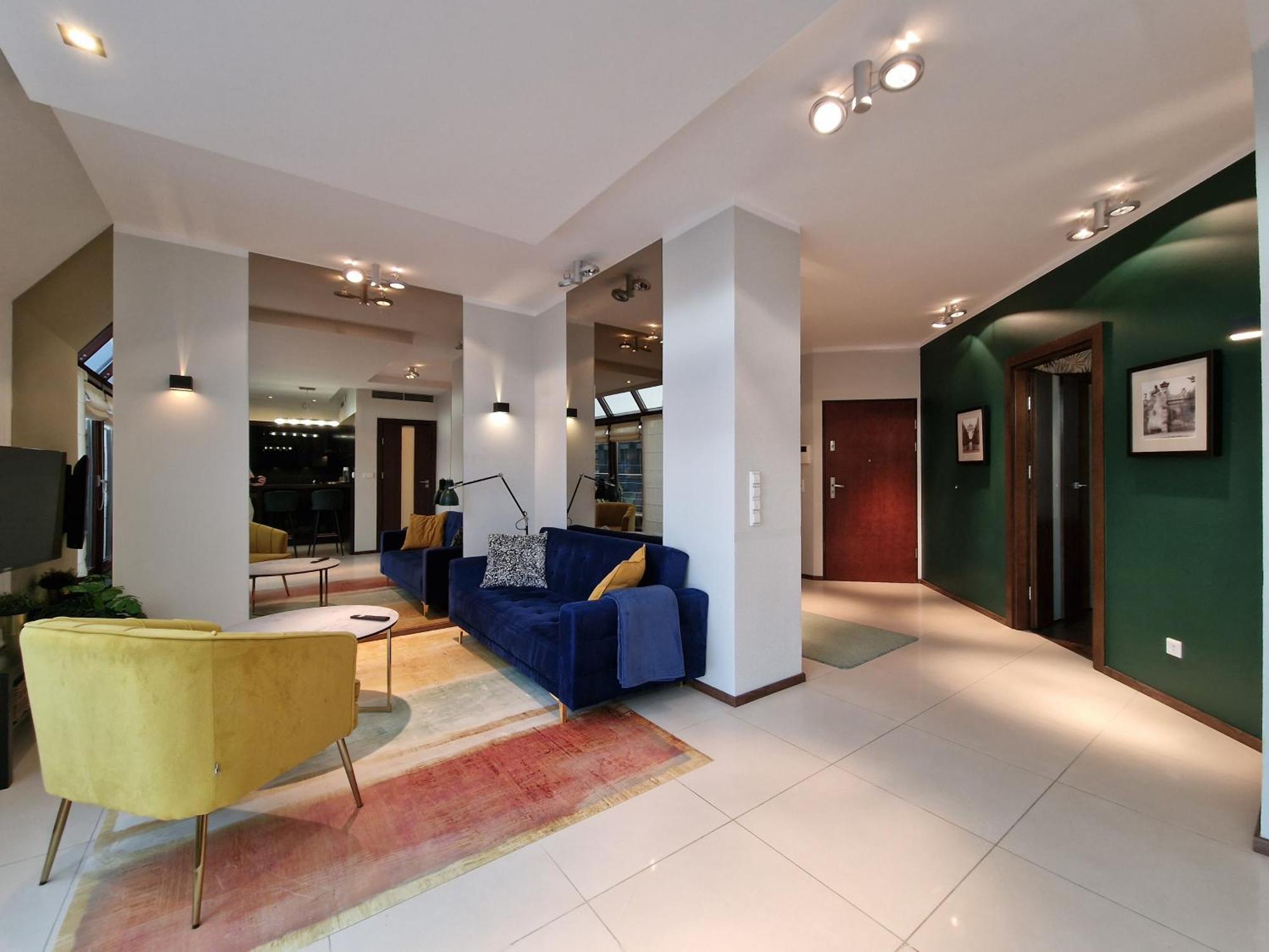 Happyestate - Just In Center Ul Krawiecka 3 *